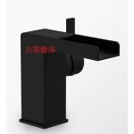 3181749TW4 瀑布式面盆龍頭消光黑
